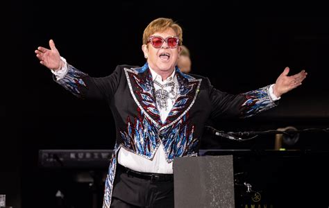 Can Elton John Read Music? And Does His Musical Prowess Extend Beyond the Notes?